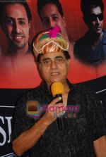 Jagjit Singh at the launch of Radio City_s Musical-e-azam in Bandra on 25th Nov 2010 (21).JPG